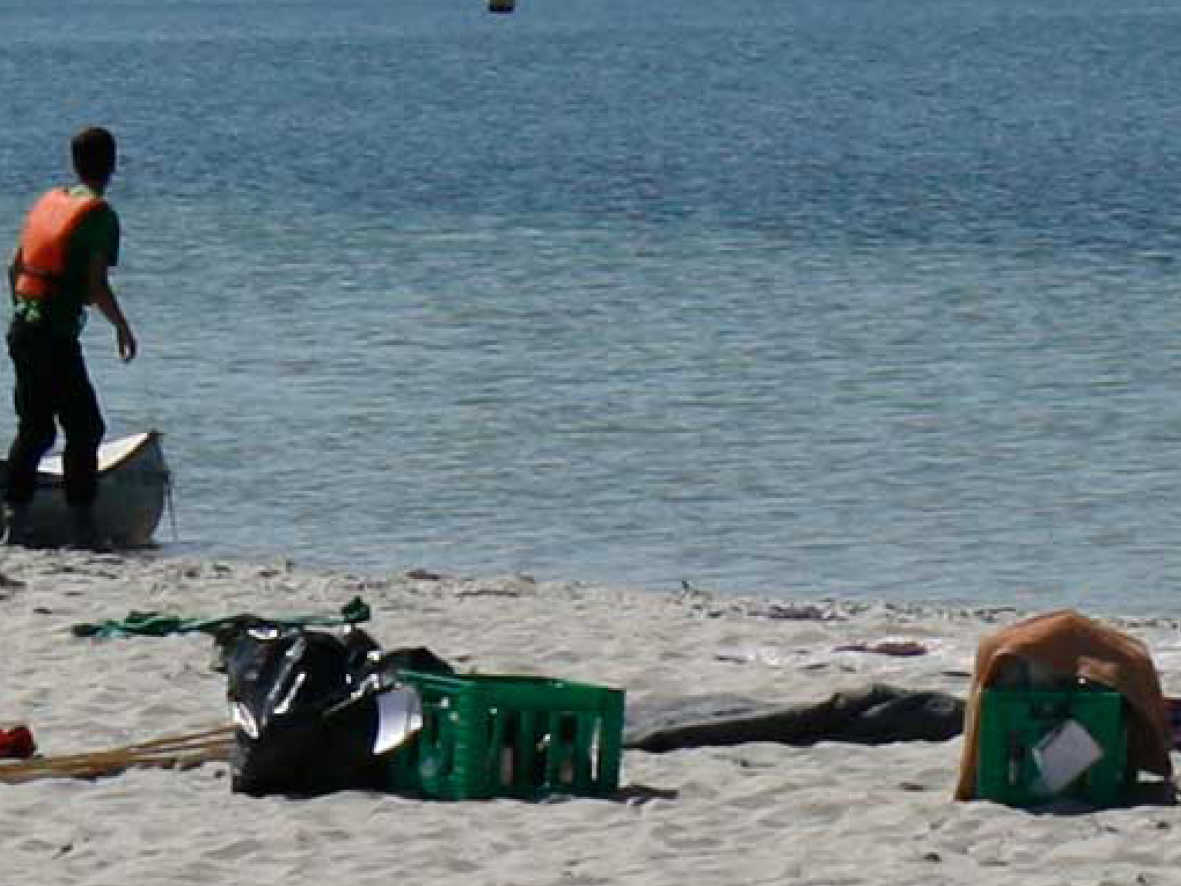 Kanoer ved Fladstranden i Høll