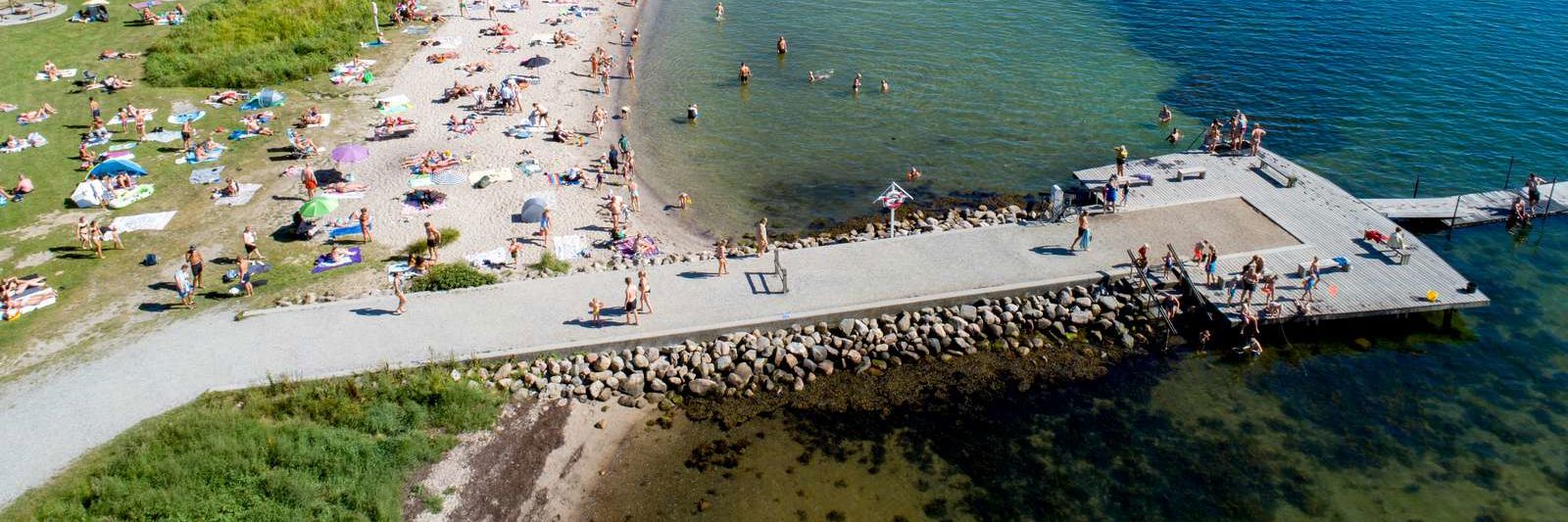 Tirsbæk Strand set fra oven