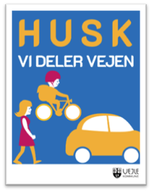 Plakat med teksten husk vi deler vejen, en fodgænger, en cyklist og en bil