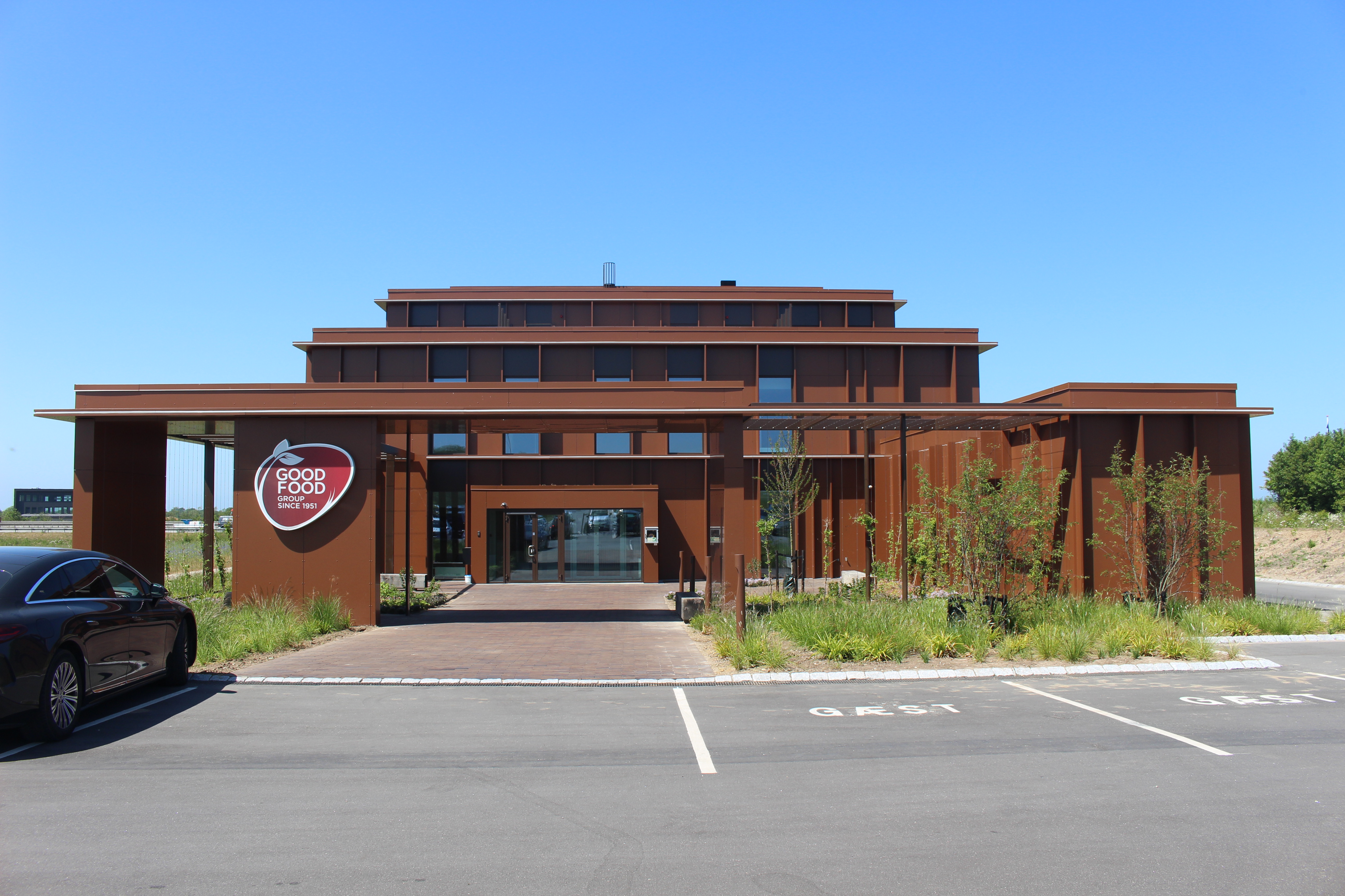 Erhvervsdomicil facade og indgangsparti