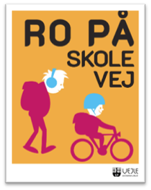 Plakat med teksten ro på skolevej, en fodgænger og en cyklist
