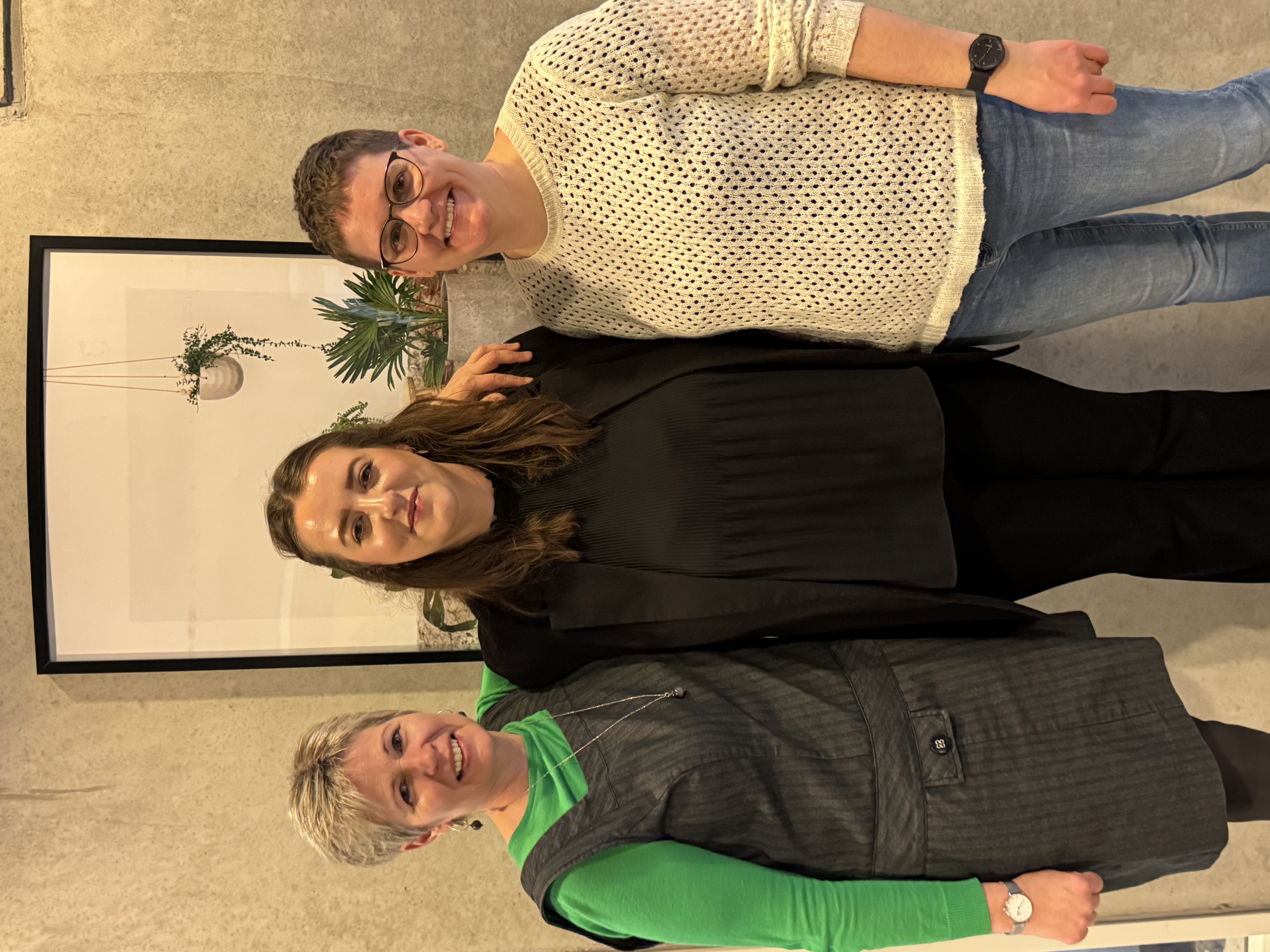 1 elev og hendes vejledere efter bestået fagprøveeksamen