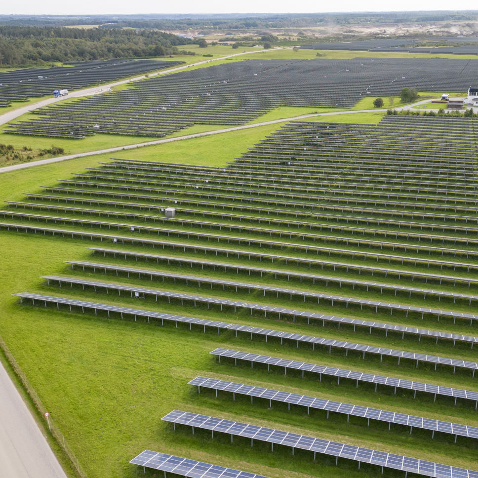 Vandel solcellepark set fra oven