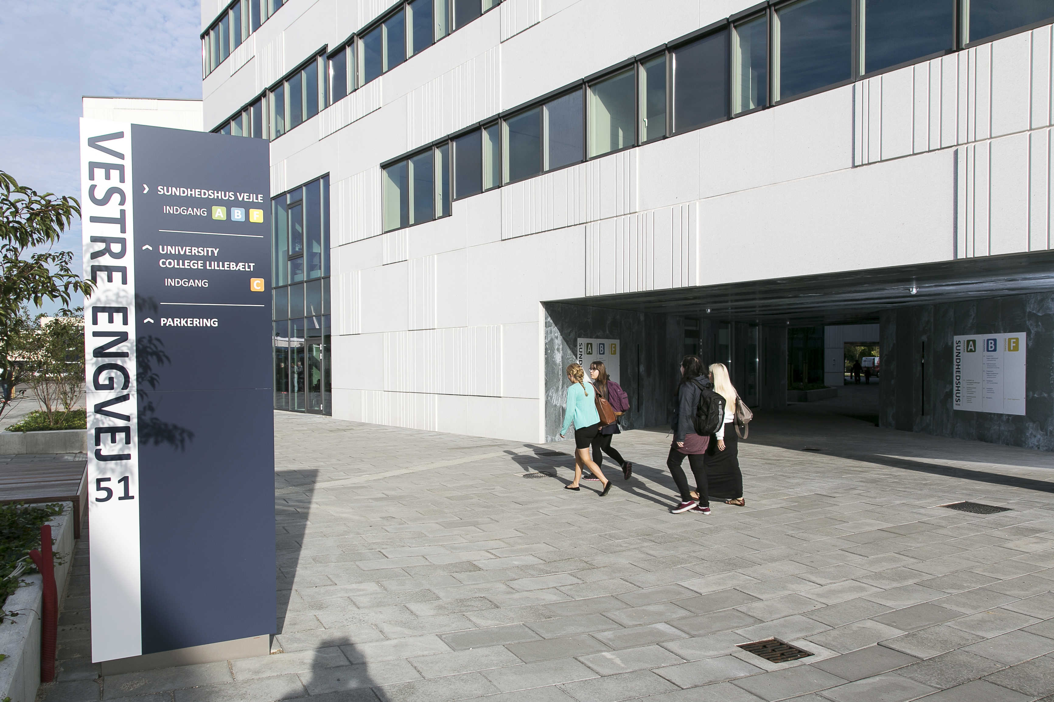 Foto af indgang til Sundhedshuset