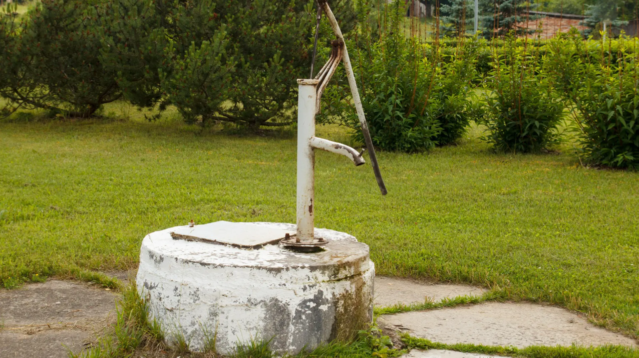 Billede af en gammel brønd