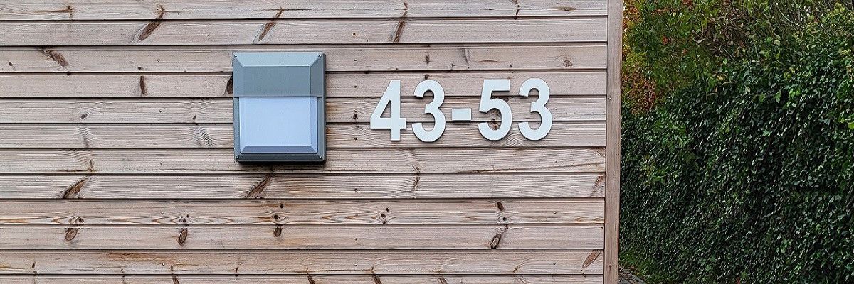 Eksempel på, hvordan et henvisningsskilt kan se ud