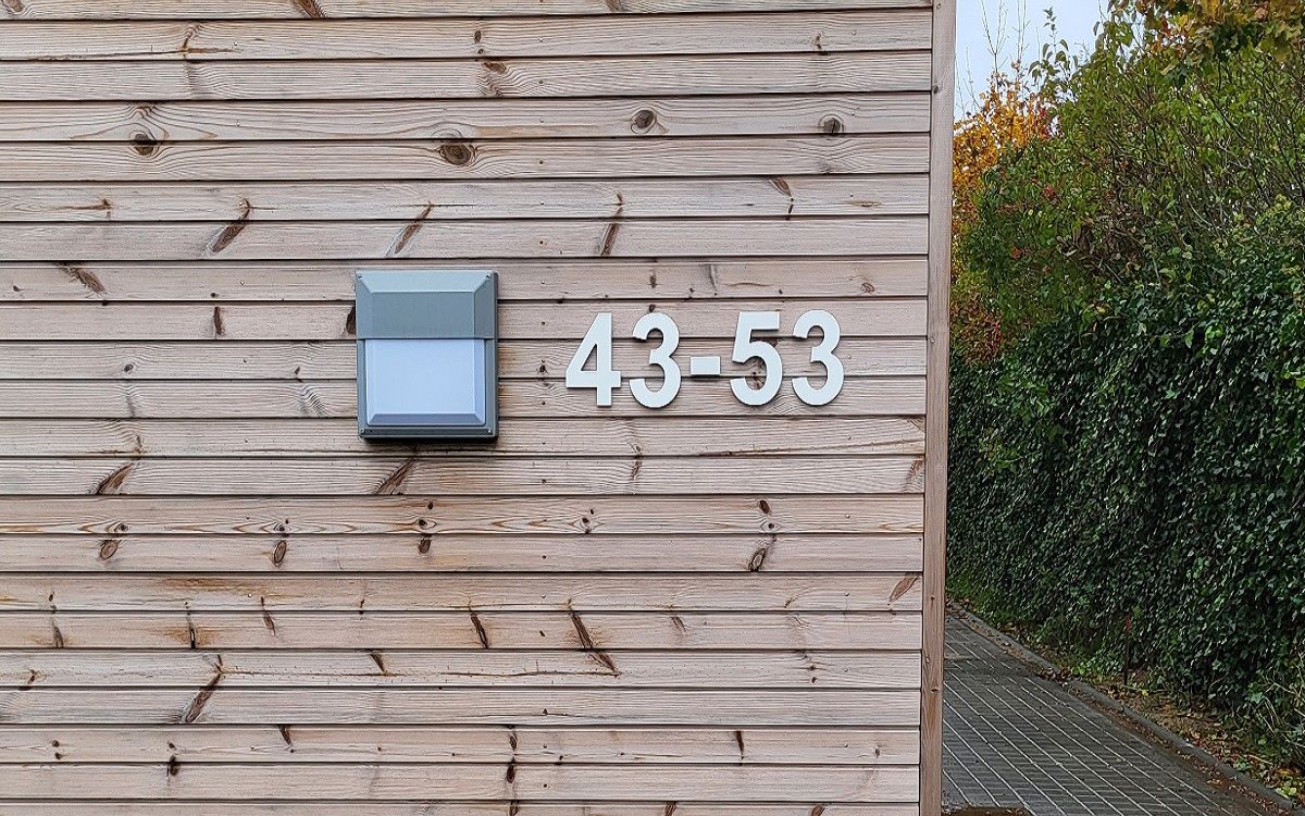 Eksempel på, hvordan et henvisningsskilt kan se ud