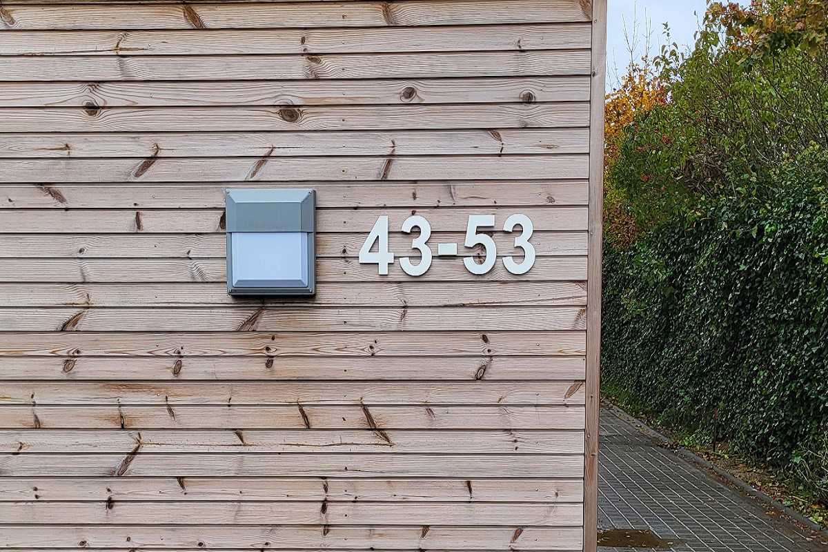 Eksempel på, hvordan et henvisningsskilt kan se ud